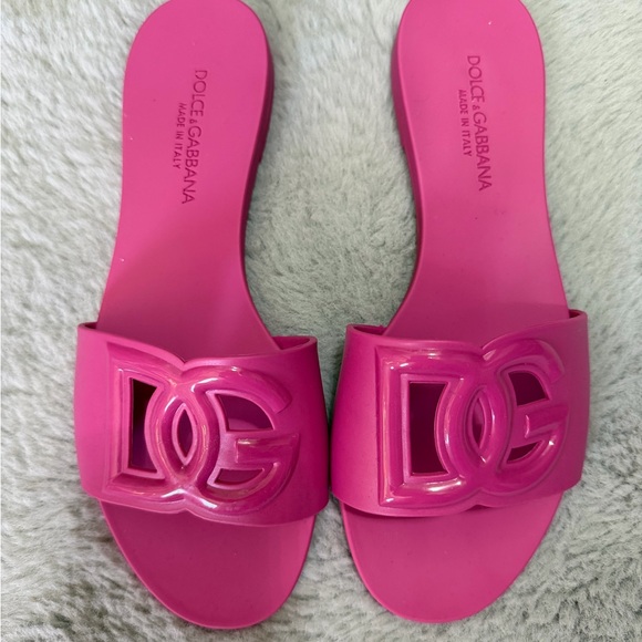 Dolce & Gabbana Shoes - Dolce & Gabbana Vibrant Pink Patent Logo Slide Sandals